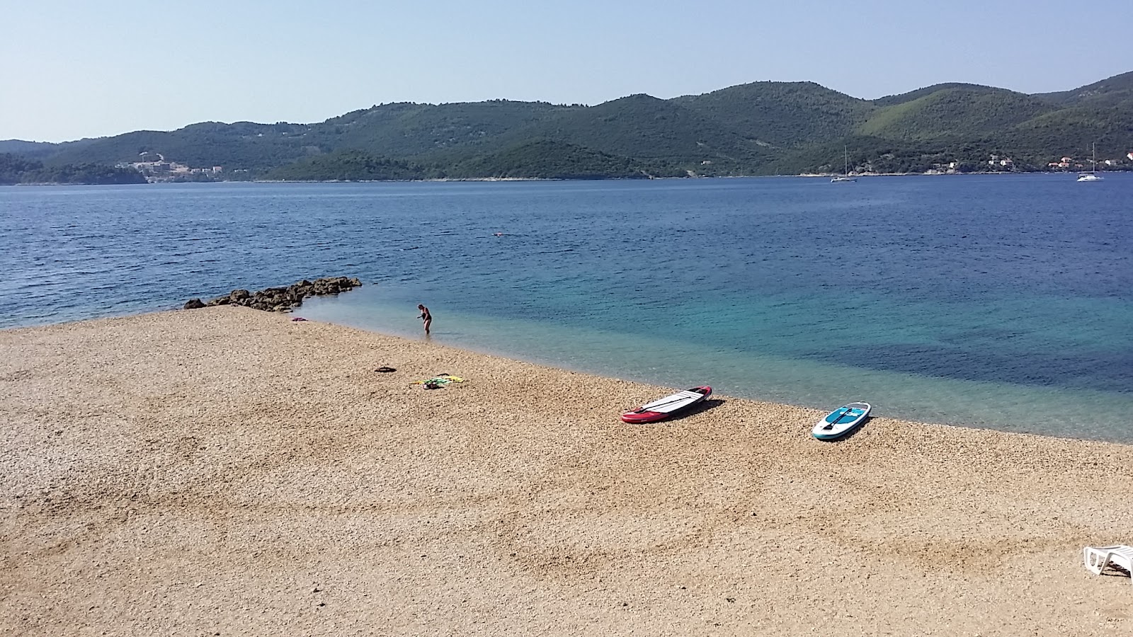 Φωτογραφία του Kuciste beach με επίπεδο καθαριότητας πολύ καθαρό