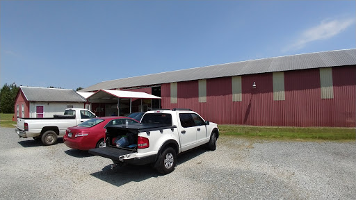 Flea Market «Red Barn Flea Market Auction», reviews and photos, 3381 Kings Hwy, Colonial Beach, VA 22443, USA