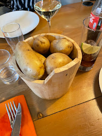 Pomme de terre du Restaurant servant de la raclette Les Marmottes à Paris - n°6