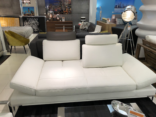 Furniture Store «Modani Furniture Chicago», reviews and photos, 1574 N Kingsbury St, Chicago, IL 60642, USA