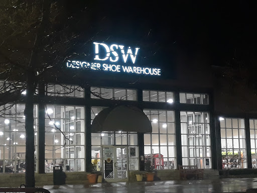 Shoe Store «DSW Designer Shoe Warehouse», reviews and photos, 520 E Waterfront Dr, Homestead, PA 15120, USA