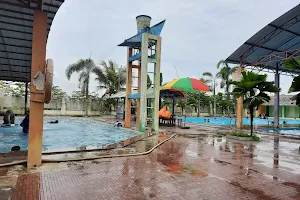Bening Swimming Pool image