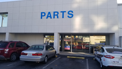 Oil Change Service «Quick Lane at Mac Haik Ford», reviews and photos, 10333 Katy Fwy, Houston, TX 77024, USA