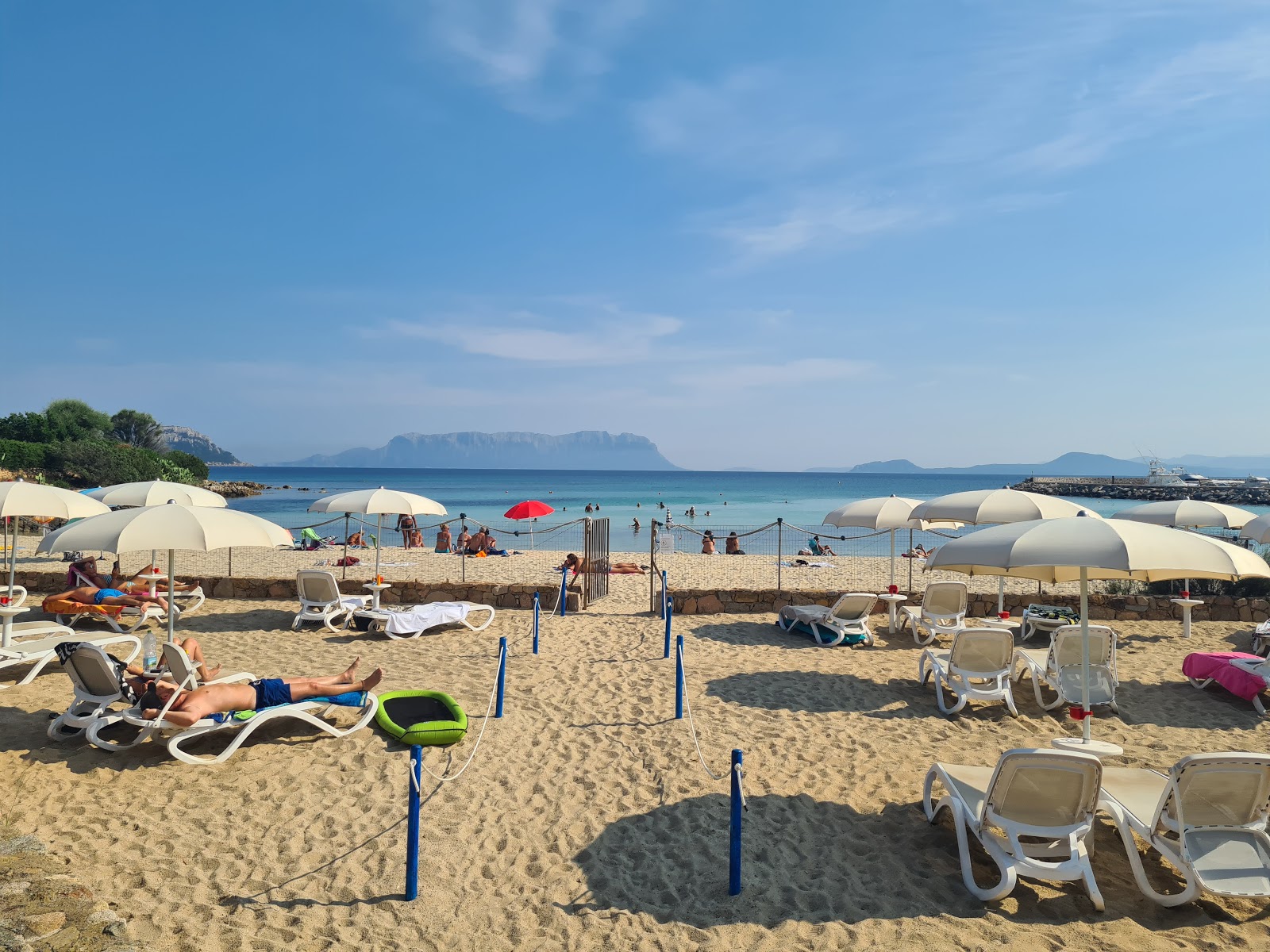 Spiaggia Baia Caddinas'in fotoğrafı kısmen otel alanı