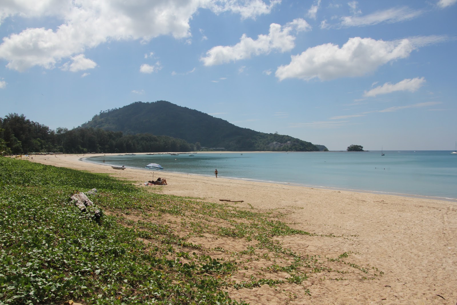 Foto van Naiyang Beach met turquoise puur water oppervlakte