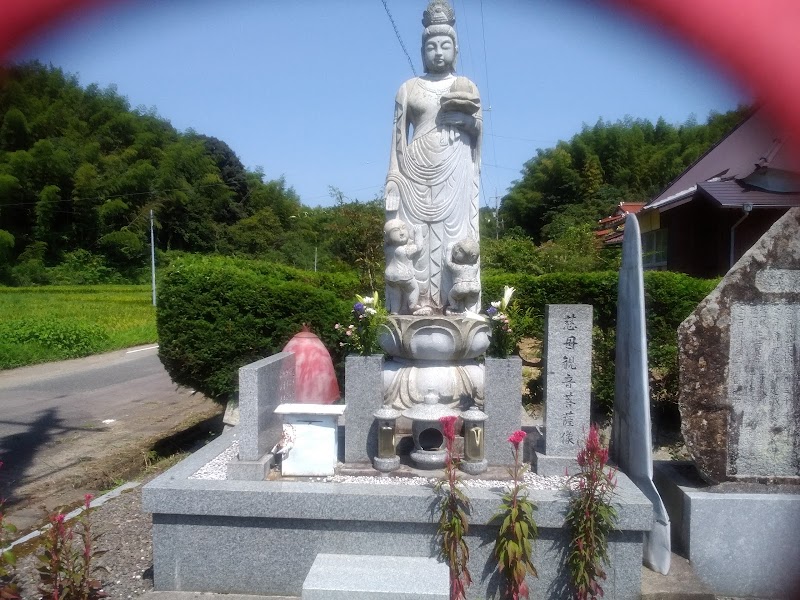 慈母観音菩薩像（旧日本陸軍テスト飛行墜落慰霊碑）