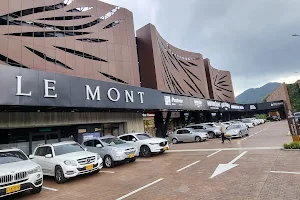 Shopping Mall Le Mont image