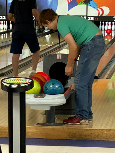 Bowling Supply Shop «Fiesta Lanes Bowling Center», reviews and photos, 1202 Huisache Ave, New Braunfels, TX 78130, USA