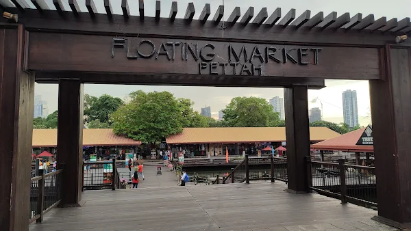 Pettah Floating Market (Floating Market) in Colombo, Sri Lanka