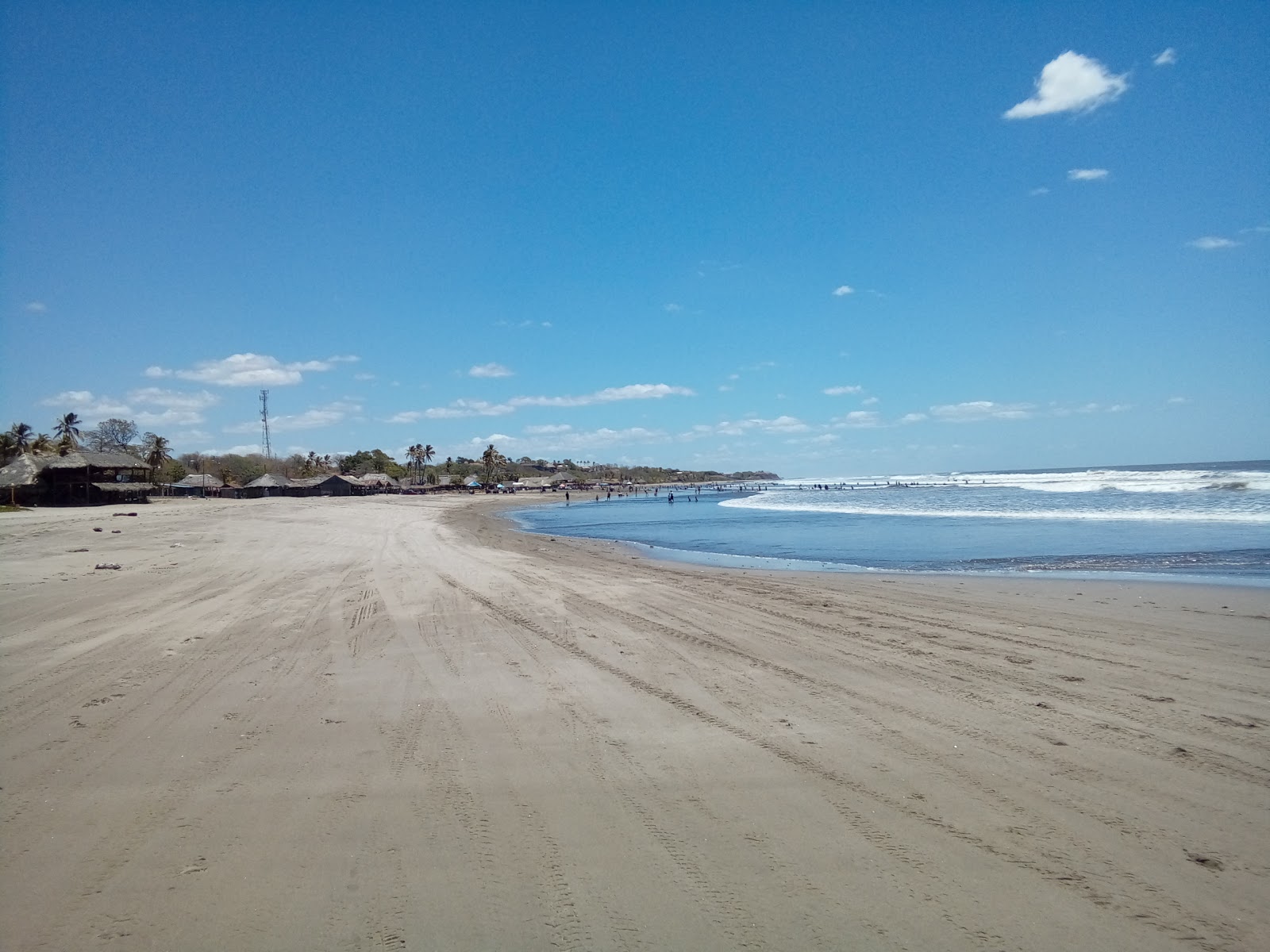 Foto van Playa de Pochomil met helder zand oppervlakte