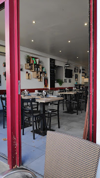 Atmosphère du Restaurant basque Bar Restaurant etxemendi Chez Lucas Et Julie à Espelette - n°10