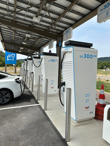 Borne de recharge de véhicules électriques TotalEnergies Station de recharge Eckartswiller