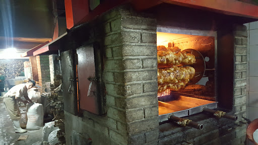 Rotisserie restaurants in San Salvador