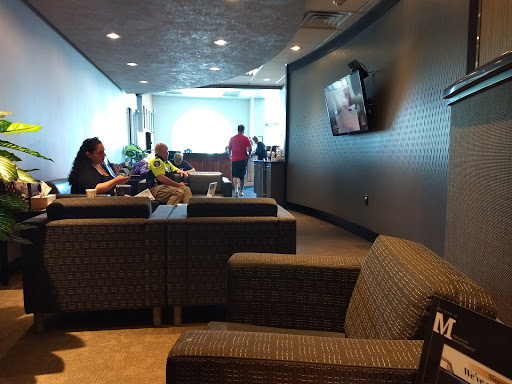 Car Dealer «Uptown Ford Lincoln», reviews and photos, 2111 N Mayfair Rd, Milwaukee, WI 53226, USA