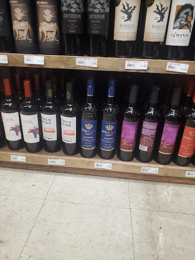 Liquor Store «Vault Liquor & Smokes», reviews and photos, 1270 Bardstown Rd, Louisville, KY 40204, USA