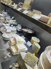 Fabrication du fromage du Restaurant La Fromagerie Saint Jean à Lyon - n°6