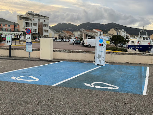 Borne de recharge de véhicules électriques E-Motum Station de recharge Rogliano