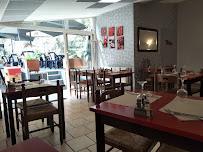 Atmosphère du Restaurant Le Petit Tonneau à Montlouis-sur-Loire - n°10