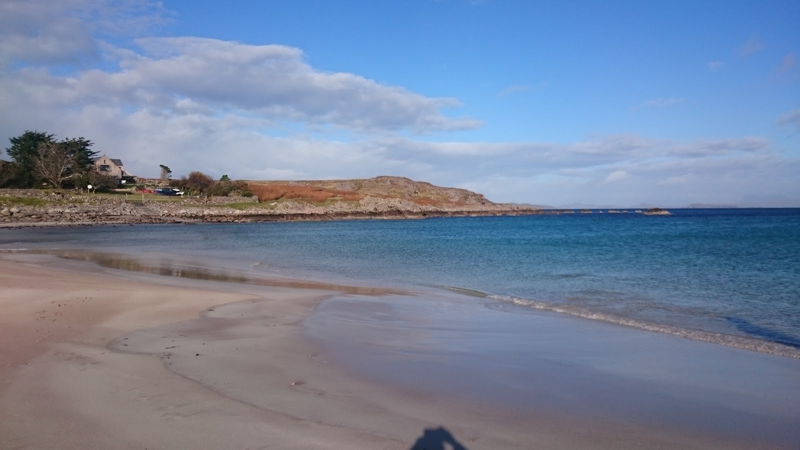 Foto van Mellon Udrigle Beach met ruim strand