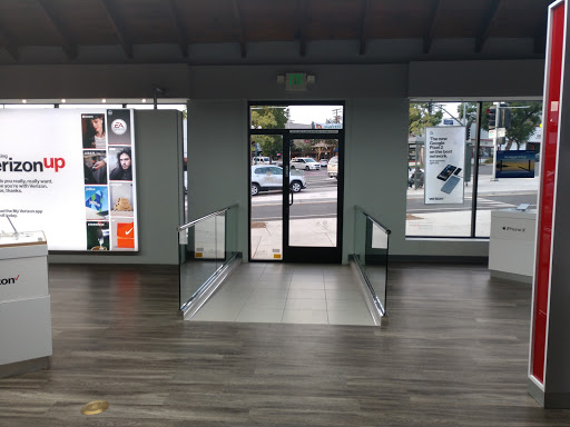 Cell Phone Store «Verizon Authorized Retailer - Wireless Plus Montrose», reviews and photos, 3738 N Verdugo Rd, Montrose, CA 91020, USA