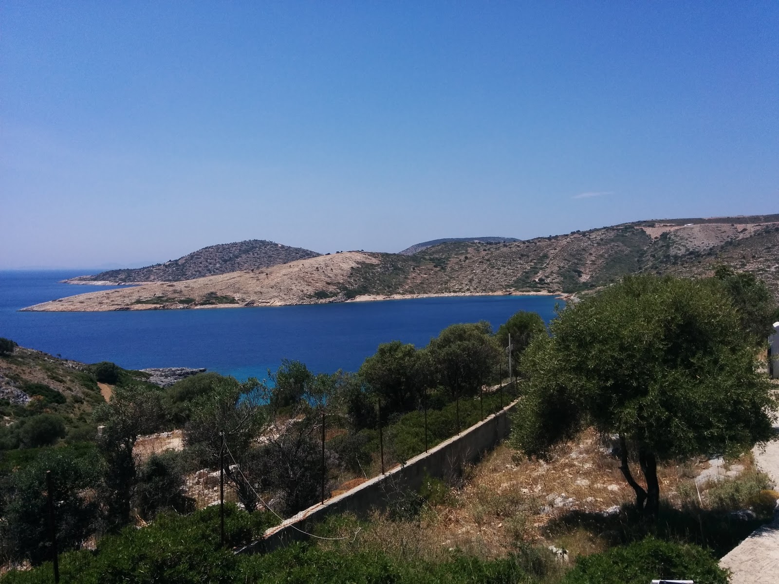 Foto von Agios Nikolaos beach befindet sich in natürlicher umgebung
