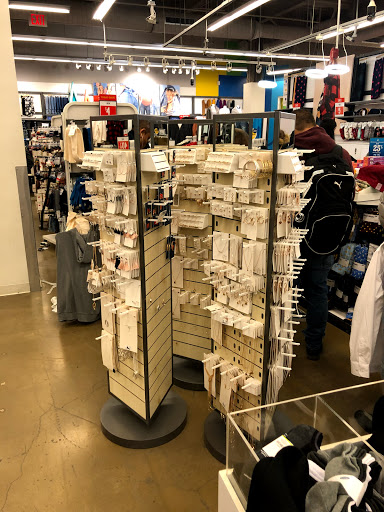 Clothing Store «Old Navy», reviews and photos, 40-24 College Point Blvd, Flushing, NY 11354, USA