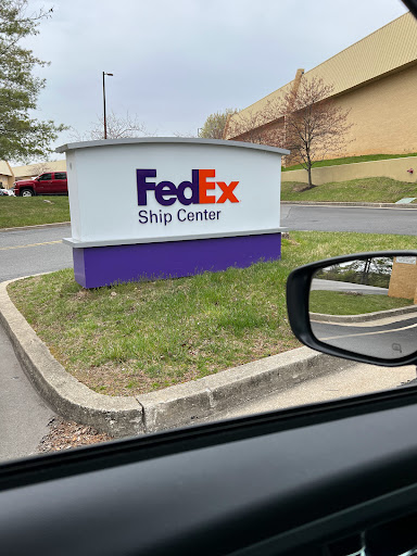 Shipping and Mailing Service «FedEx Ship Center», reviews and photos, 7066 Golden Ring Rd, Baltimore, MD 21237, USA