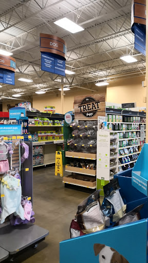 Pet Supply Store «PetSmart», reviews and photos, 2020 SW Westport Dr, Topeka, KS 66604, USA