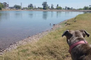 Vista del camino off-leash area image