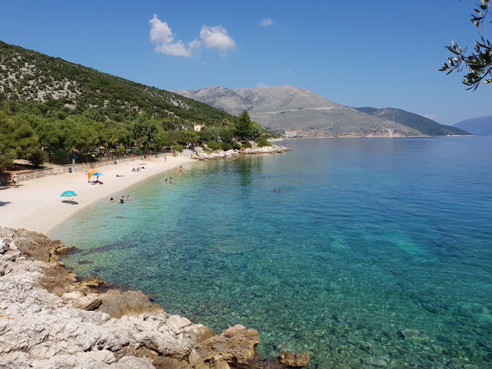Photo de Agios Paraskevi avec caillou fin clair de surface