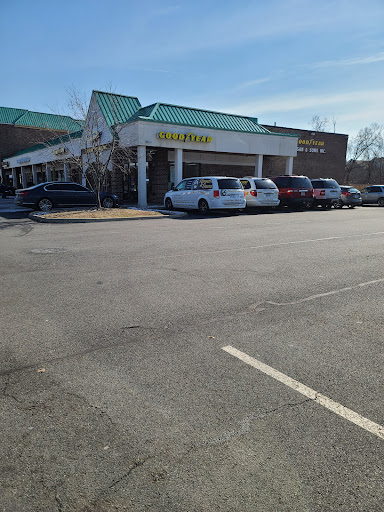 Auto Repair Shop «Hogan & Sons Tire and Auto», reviews and photos, 46970 Community Plaza, Sterling, VA 20164, USA