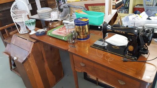 Used Clothing Store «T.E.A.M. Resale Shop», reviews and photos, 300 W Main St, Tomball, TX 77375, USA