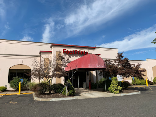 Shoe Store «Footprints Fashion & Footwear», reviews and photos, 79 Costello Rd, Newington, CT 06111, USA