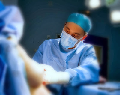 Dr. Adel Louafi - Chirurgien et médecin esthétique à Paris