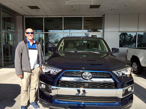 Toyota Dealer «Hendrick Toyota of Wilmington», reviews and photos, 5640 Market St, Wilmington, NC 28405, USA