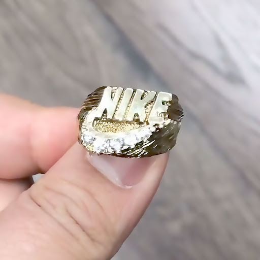 Jewelry Store «Torres Omar Jewelers», reviews and photos, 2624 N Milwaukee Ave, Chicago, IL 60647, USA