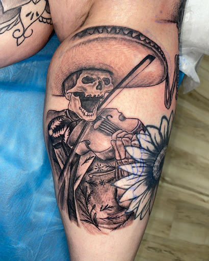 Find cool armband tattoo ideas for your next unique tattoo in Knoxville at Skin Surffers