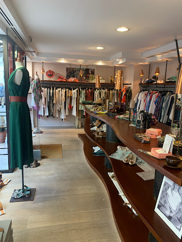 Magasin de vêtements pour femmes AWE Saint-Cloud