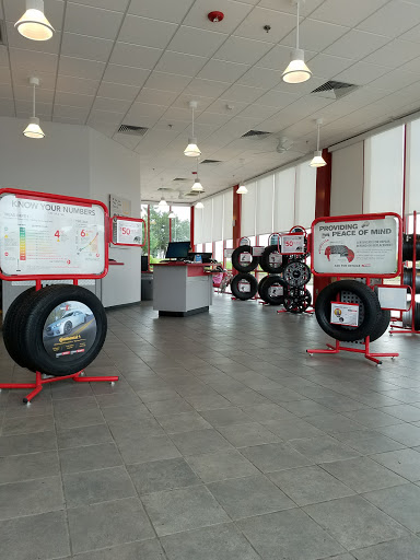 Tire Shop «Discount Tire Store - Urbandale, IA», reviews and photos, 4300 Merle Hay Rd, Des Moines, IA 50310, USA