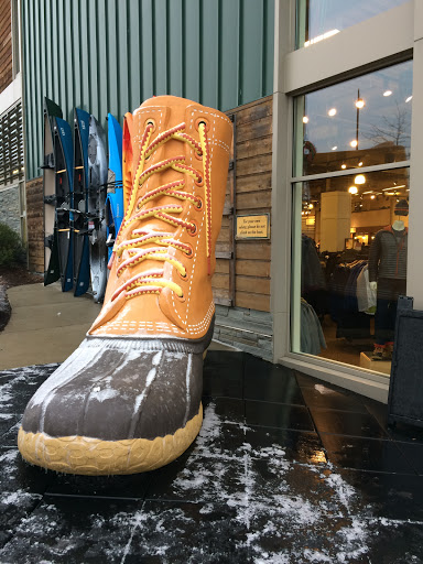 Clothing Store «L.L. Bean», reviews and photos, 340 Legacy Pl, Dedham, MA 02026, USA
