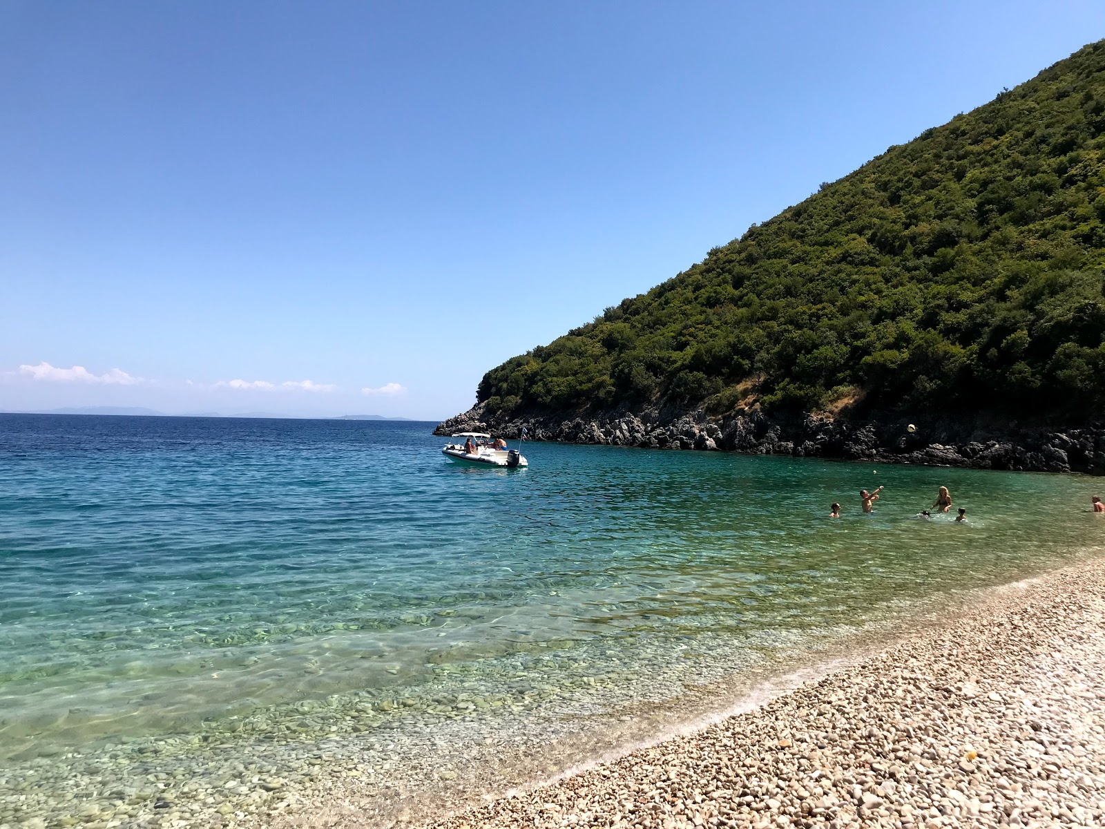 Kaminia beach'in fotoğrafı çok temiz temizlik seviyesi ile