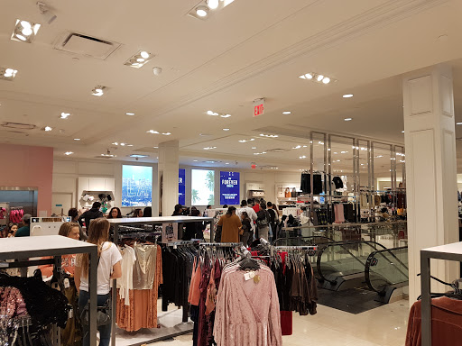 Clothing Store «Forever 21», reviews and photos, 2325 Stoneridge Mall Rd, Pleasanton, CA 94588, USA