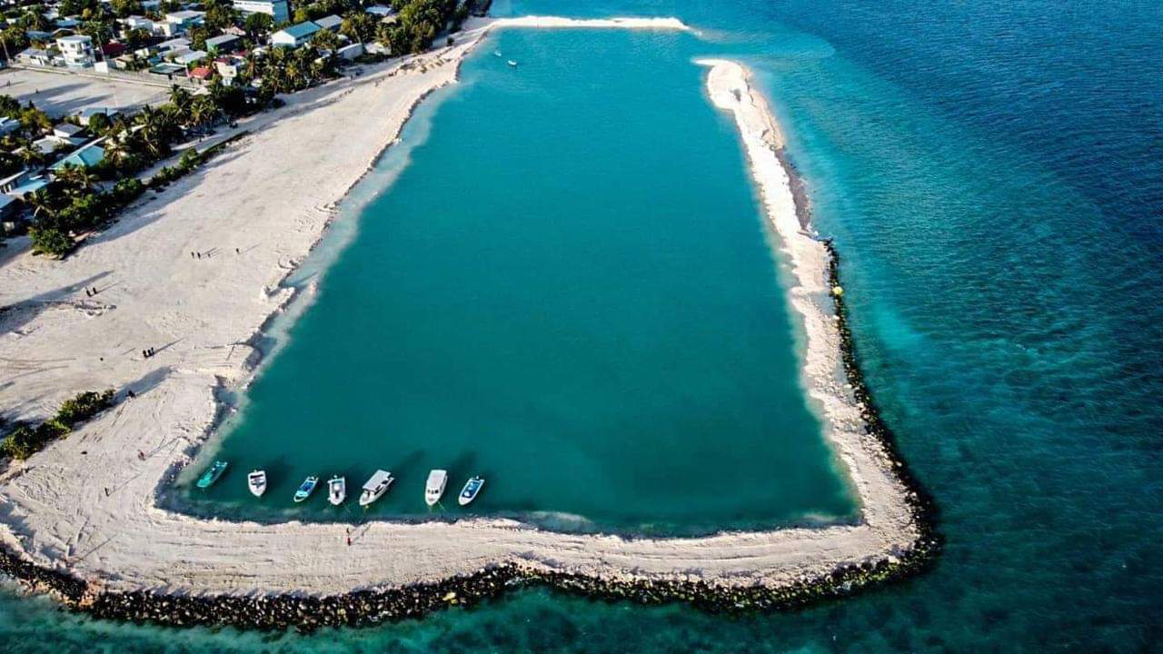 Photo of Maduvvari South Harbour with bright sand surface