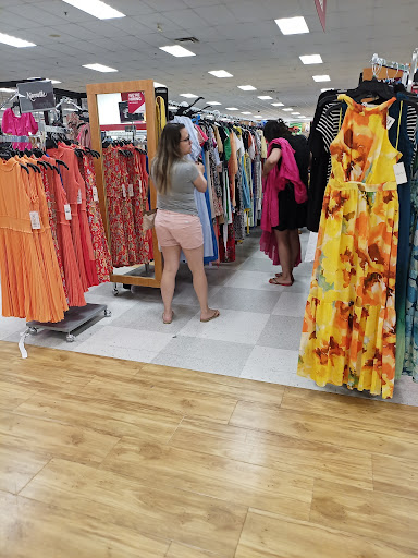 Department Store «T.J. Maxx & HomeGoods», reviews and photos, 105 Middlesex Ave, Somerville, MA 02145, USA