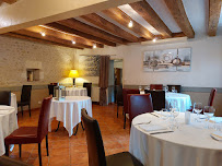 Atmosphère du Restaurant Auberge Du Cheval Rouge à Chisseaux - n°3