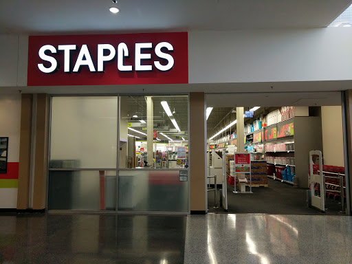 Office Supply Store «Staples», reviews and photos, 2100 E Snelling Dr #42, Roseville, MN 55113, USA