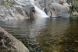 Kallar Meenmutty Waterfalls image