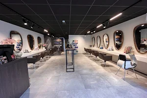 Salon Emma image