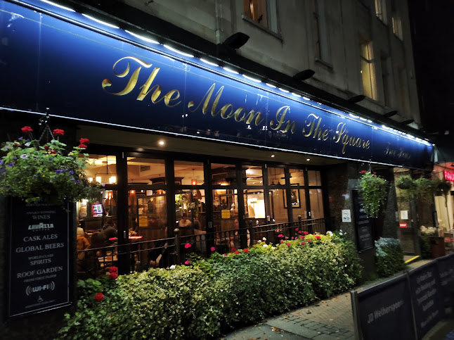 Comments and reviews of The Moon in the Square - JD Wetherspoon