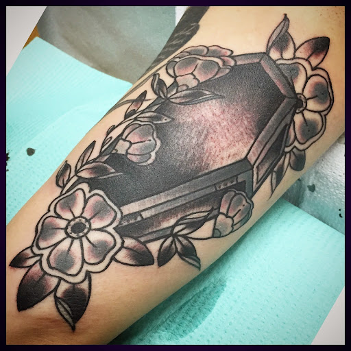 Tattoo Shop «Gypsy Rose Tattoo», reviews and photos, 1505 E Thomas Rd, Phoenix, AZ 85014, USA